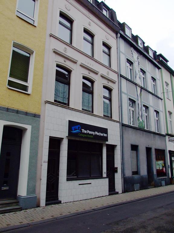 The Penny Pincher Inn Koln Bagian luar foto